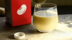 Sojamjölk: nytta och risker, innehåll och jämförelse med komjölk