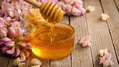 Kan man äta honung varje dag? Fördelar, rekommenderad mängd och möjliga risker