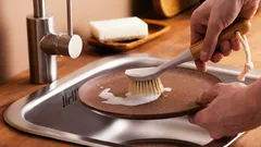 Diskborste eller disksvamp – vad är egentligen mest hygieniskt i köket?